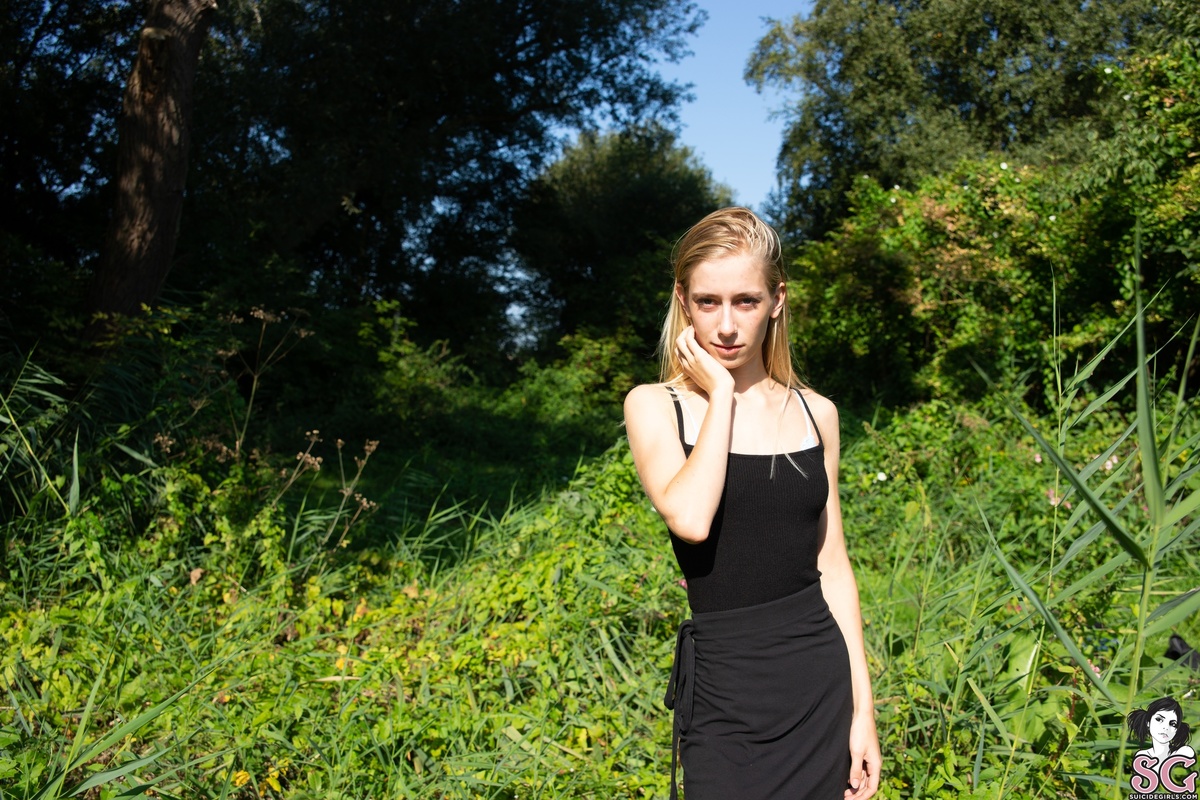 ulula-sunshinehurtsmyeyes-01.jpg