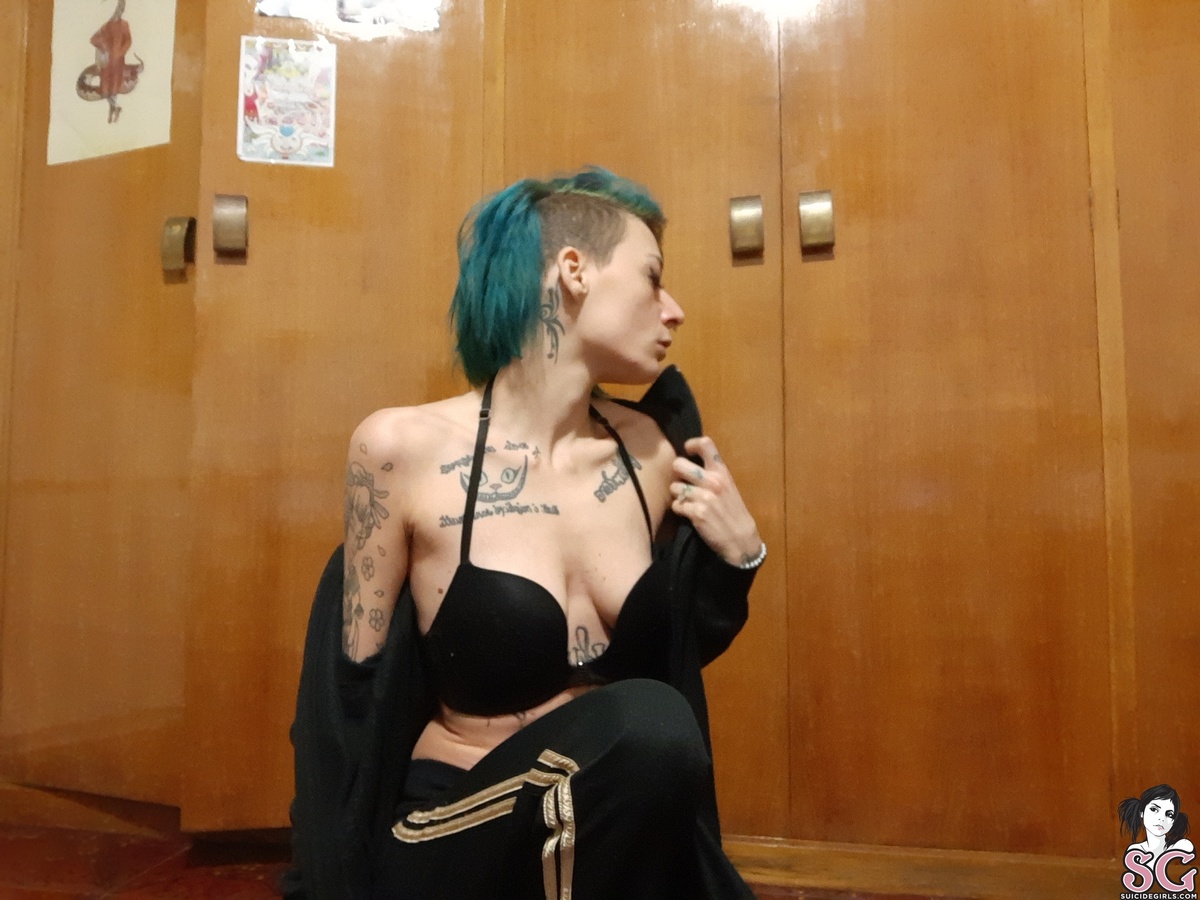 unicornia-iwantyou-01.jpg
