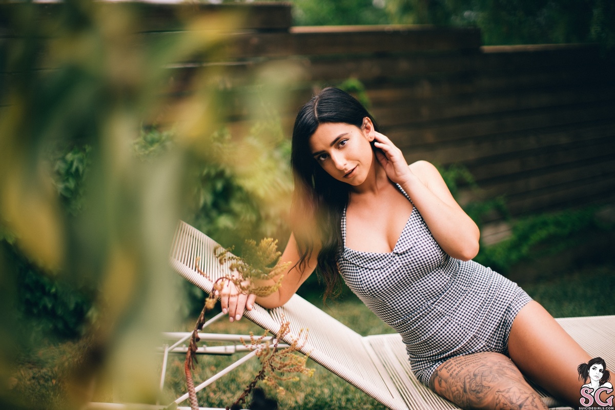 reed-caughtsunbathing-03.jpg