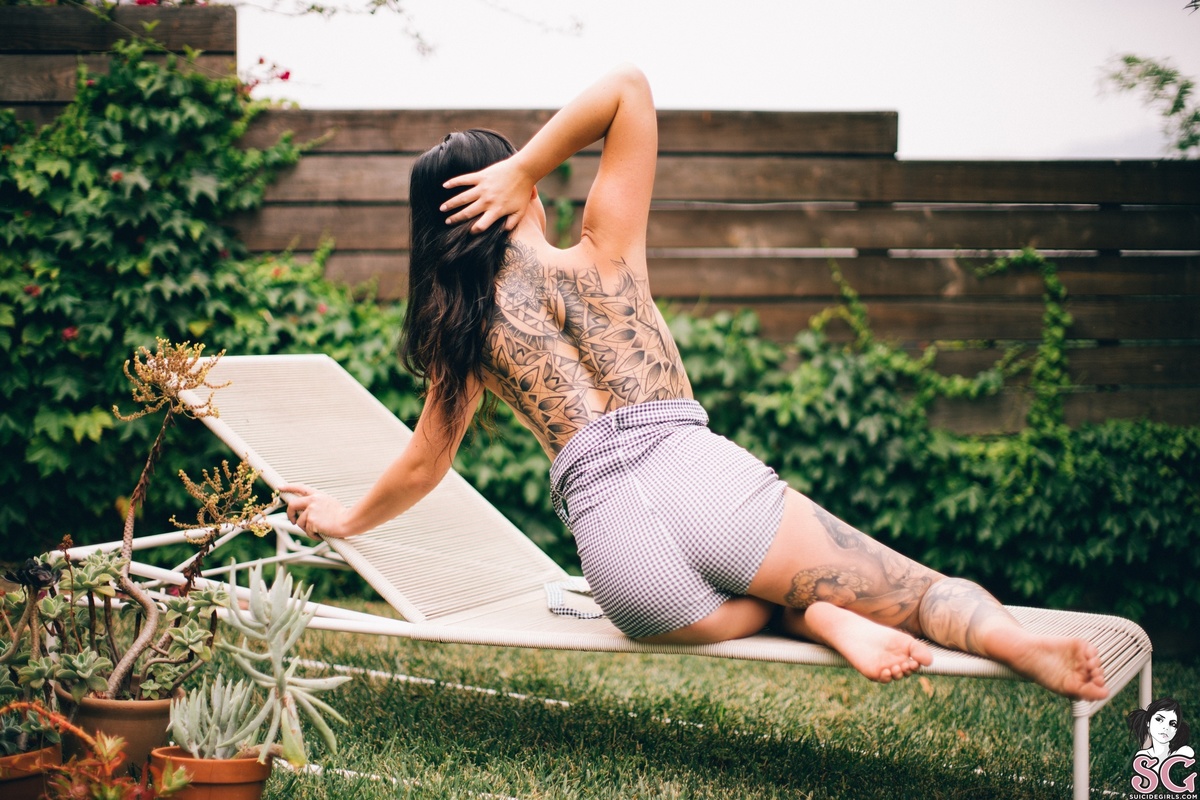 reed-caughtsunbathing-21.jpg