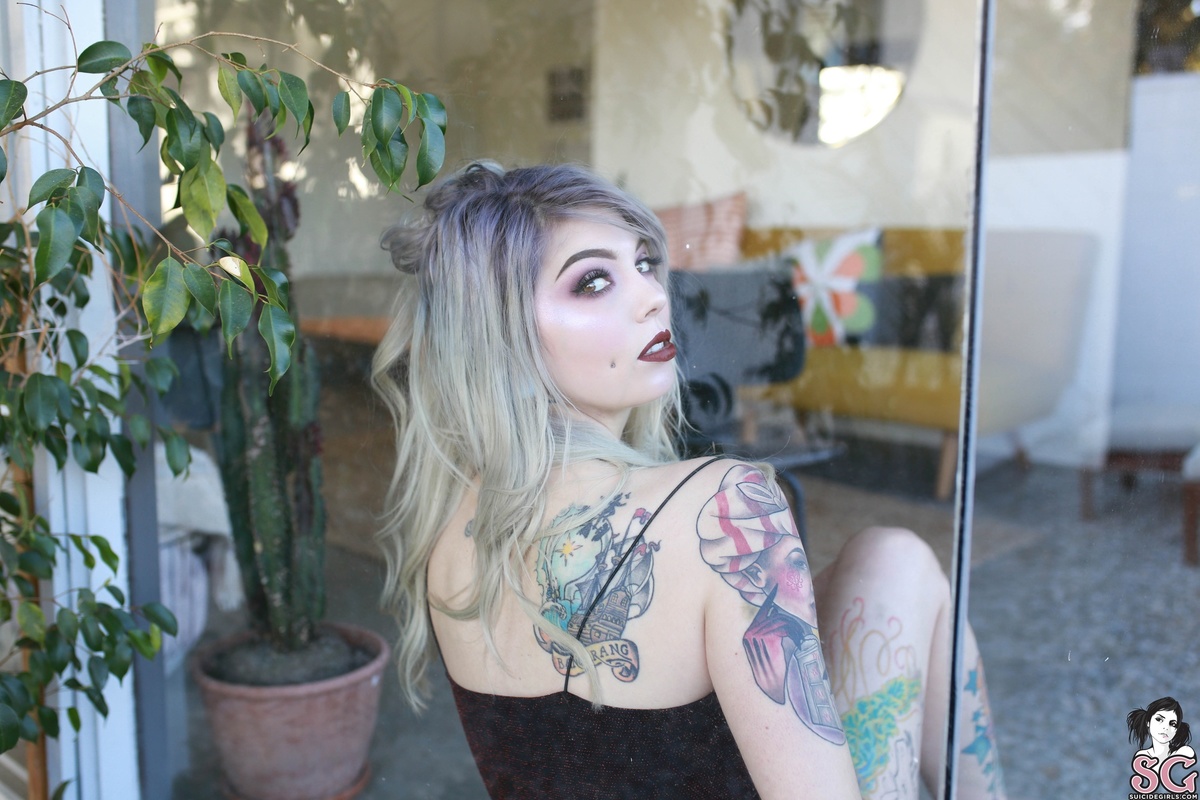 ghostleeb-theglasshouse-01.jpg