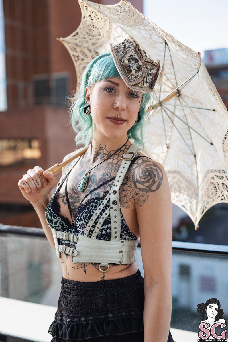 l1nzo-blueskiesblueeyes-01.jpg