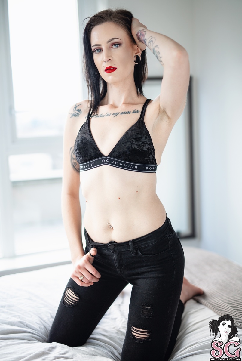 redqueen-redqueenredemption-11.jpg