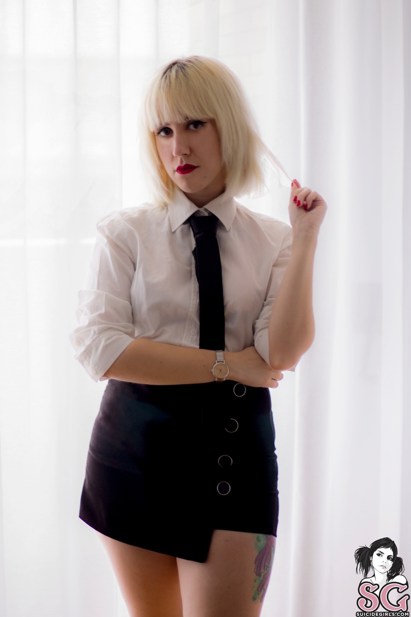 elbethvicious-godisawoman-01.jpg