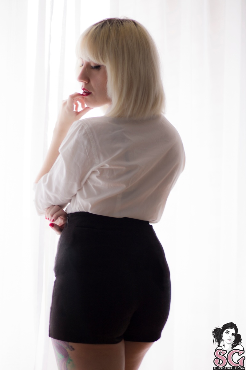 elbethvicious-godisawoman-03.jpg