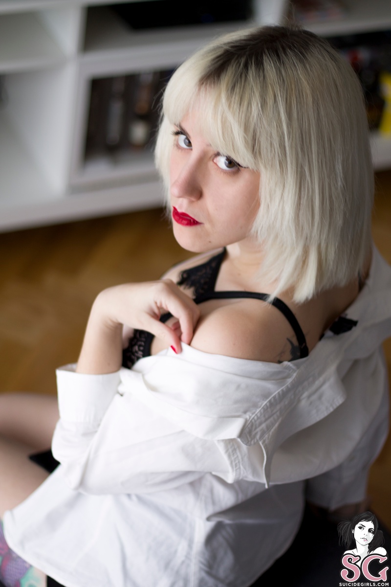 elbethvicious-godisawoman-19.jpg
