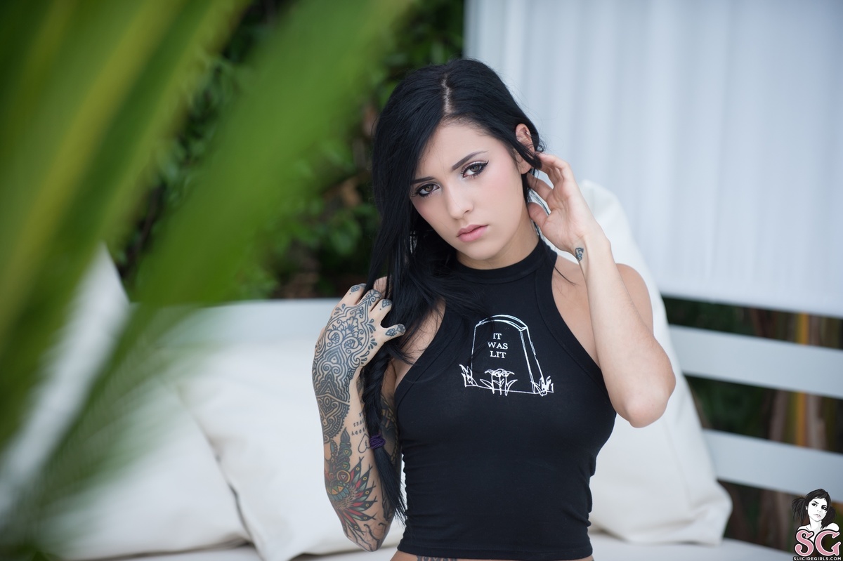 coralinne-highanddry-03.jpg