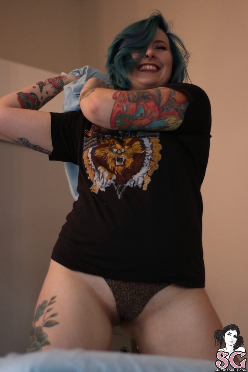 tattooedsecrets-ainttalkinboutlove-09.jpg