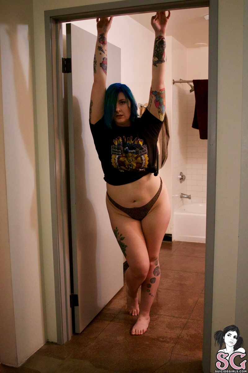 tattooedsecrets-ainttalkinboutlove-15.jpg