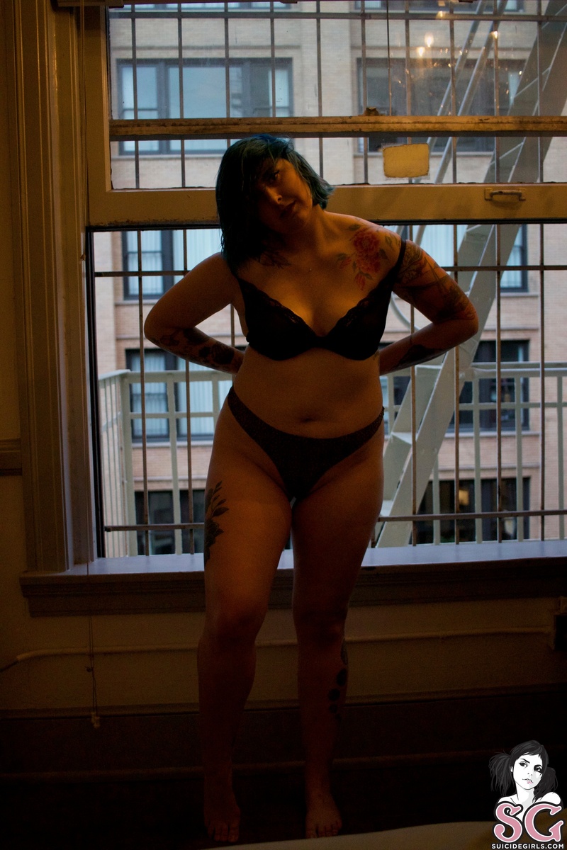 tattooedsecrets-ainttalkinboutlove-17.jpg