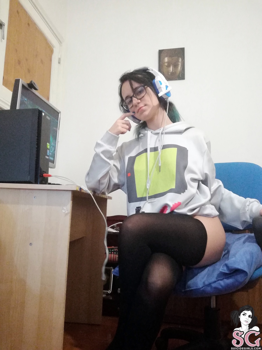 sairouse-gamergirl-03.jpg