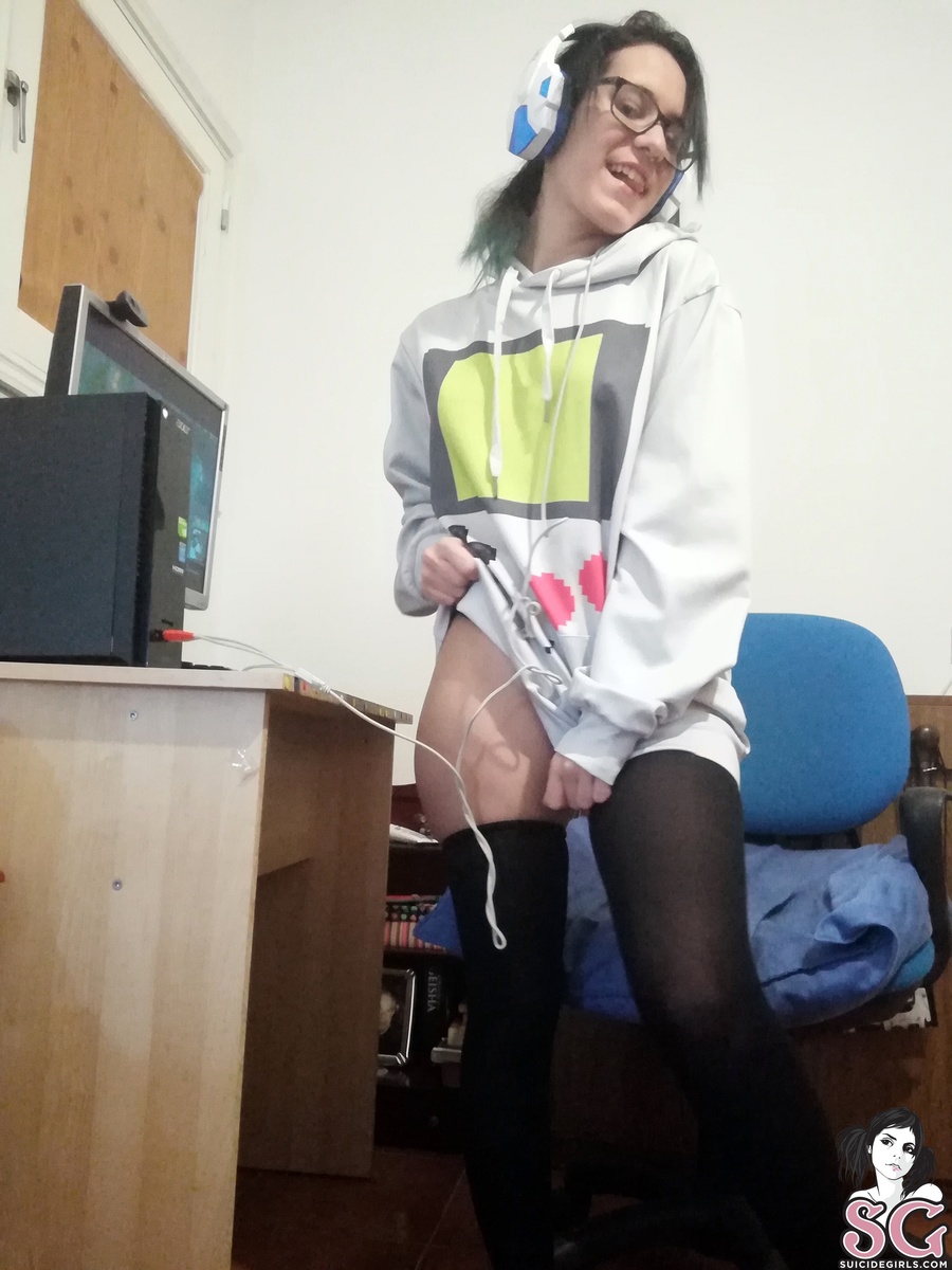 sairouse-gamergirl-09.jpg