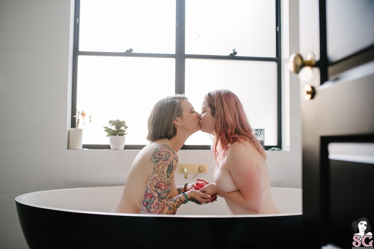 milkydame-milfbath-29.jpg