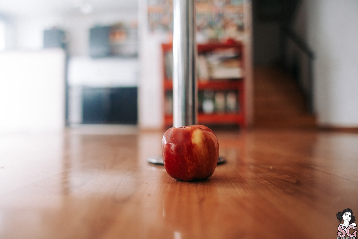 deskicio-appledance-01.jpg