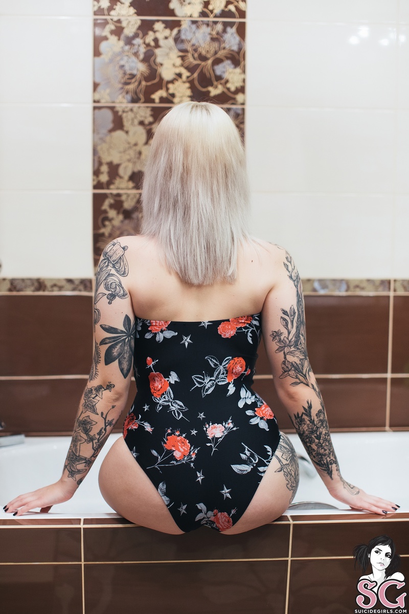 redkaya-temptationinthebathroom-13.jpg