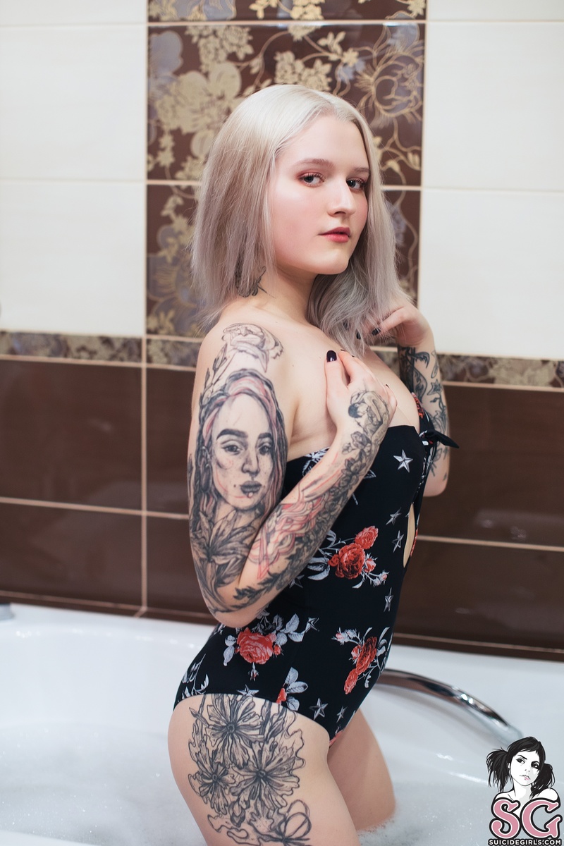 redkaya-temptationinthebathroom-15.jpg