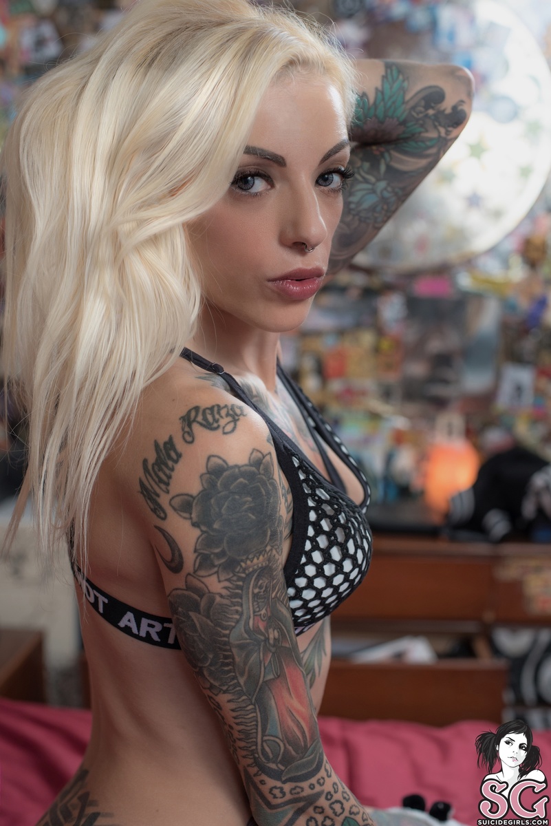 azzurra-lostinmyroom-09.jpg