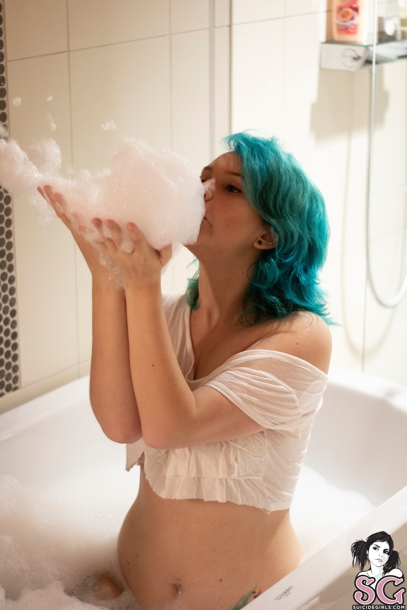 vickiwinters-slpishsplashtakingabath-19.jpg