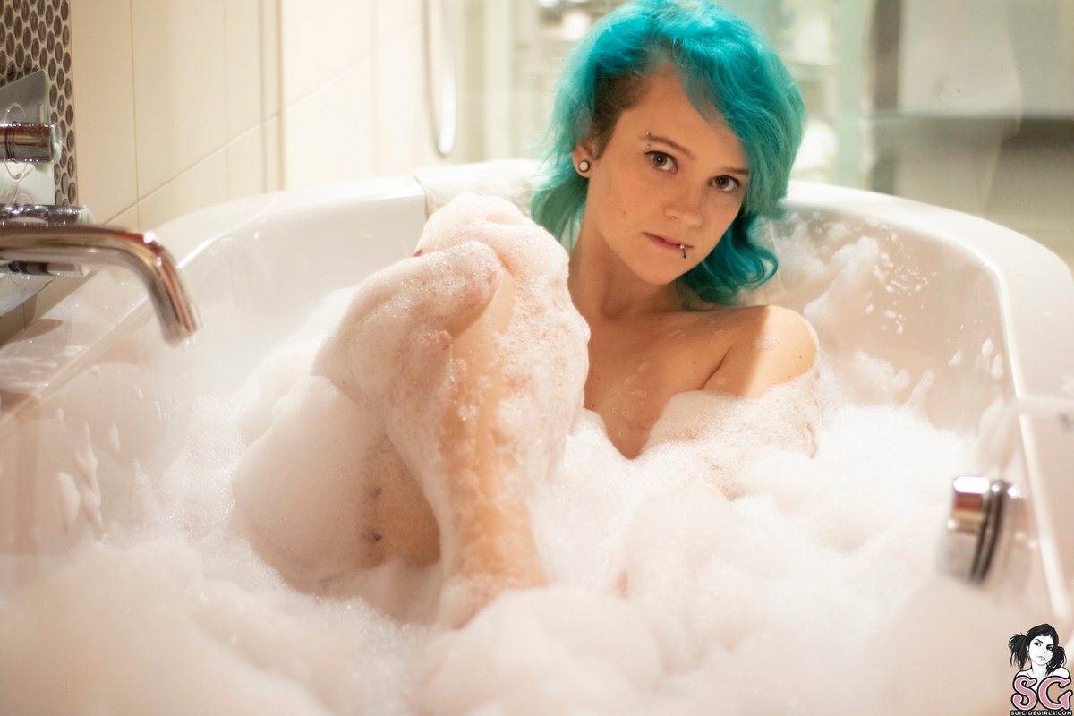 vickiwinters-slpishsplashtakingabath-39.jpg