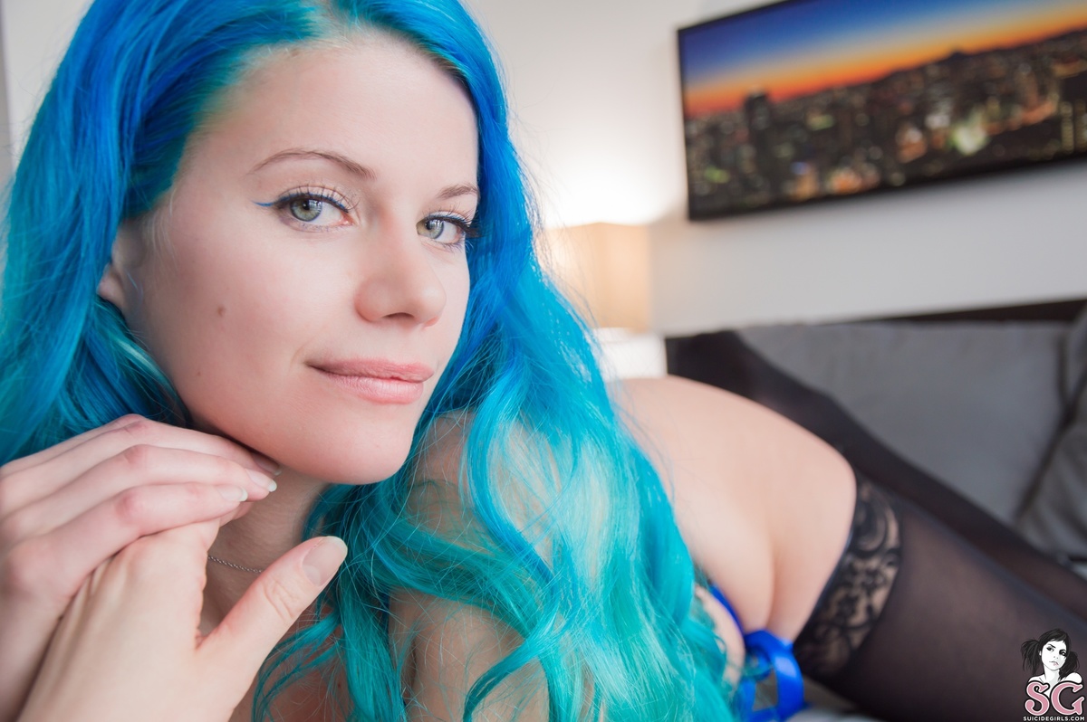 aprilblaze-feelingblue-17.jpg