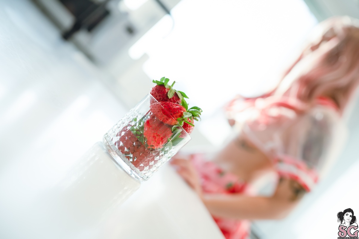 momoka-ichigosmoothie-01.jpg