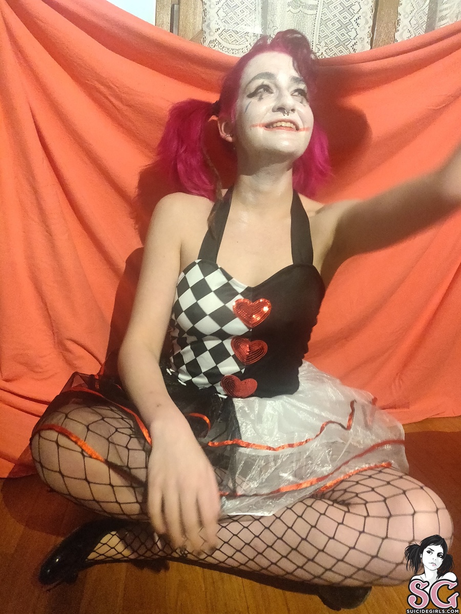 miinimuu-creepysexyclown-01.jpg