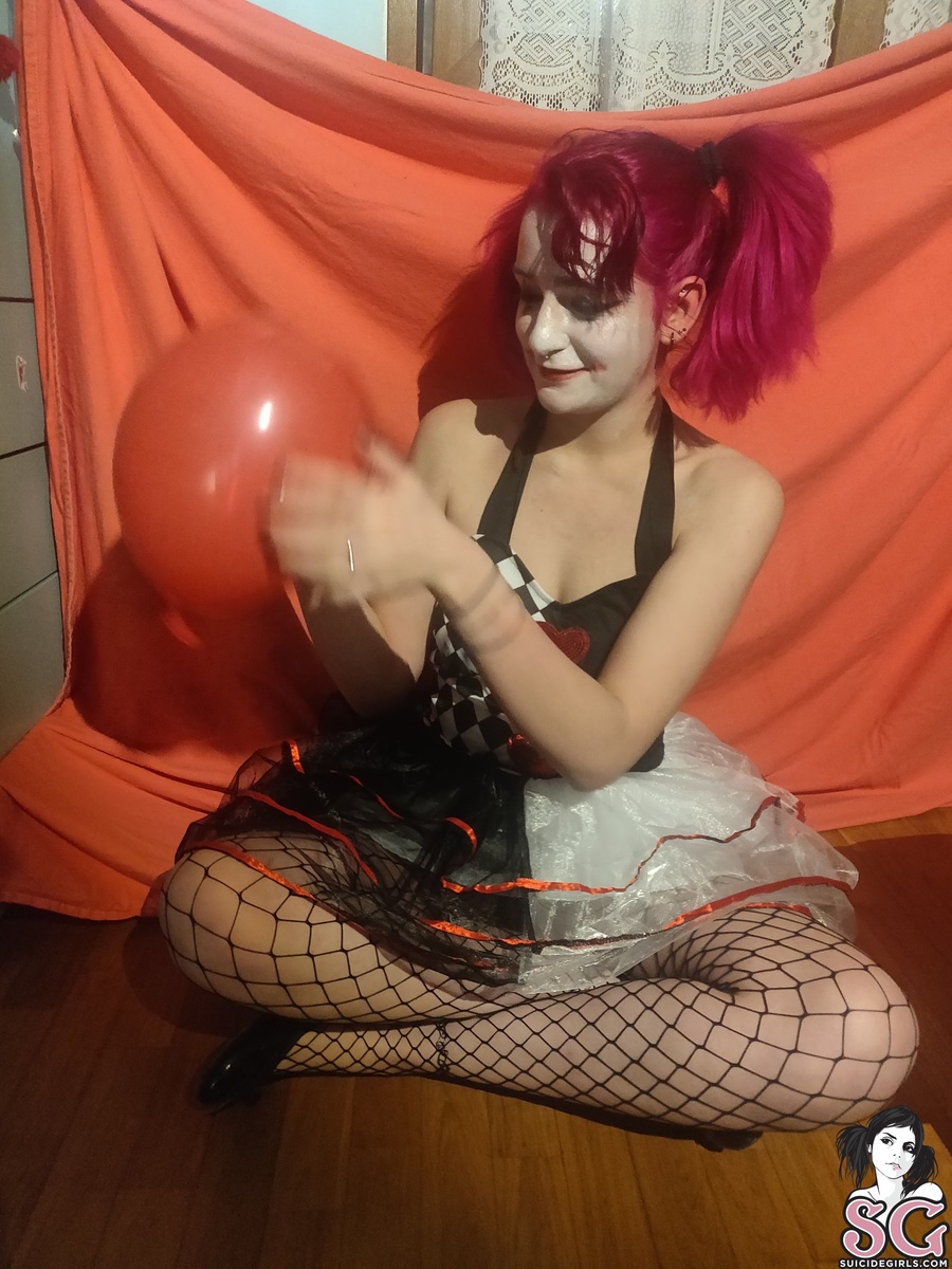 miinimuu-creepysexyclown-05.jpg