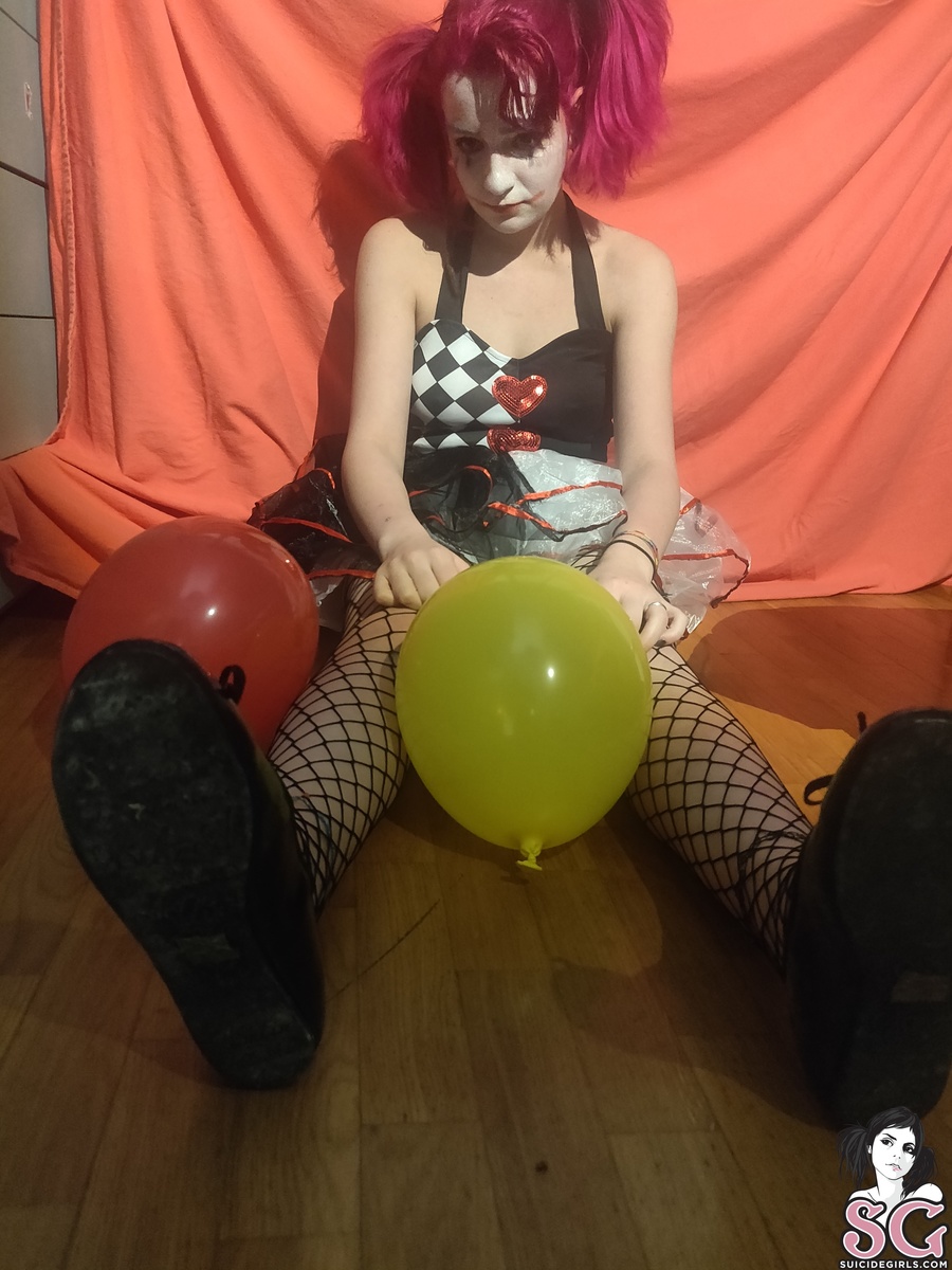 miinimuu-creepysexyclown-07.jpg