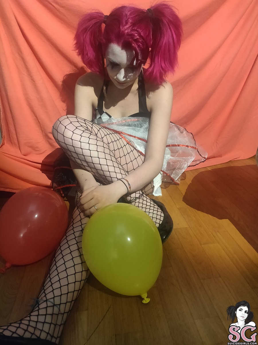 miinimuu-creepysexyclown-09.jpg