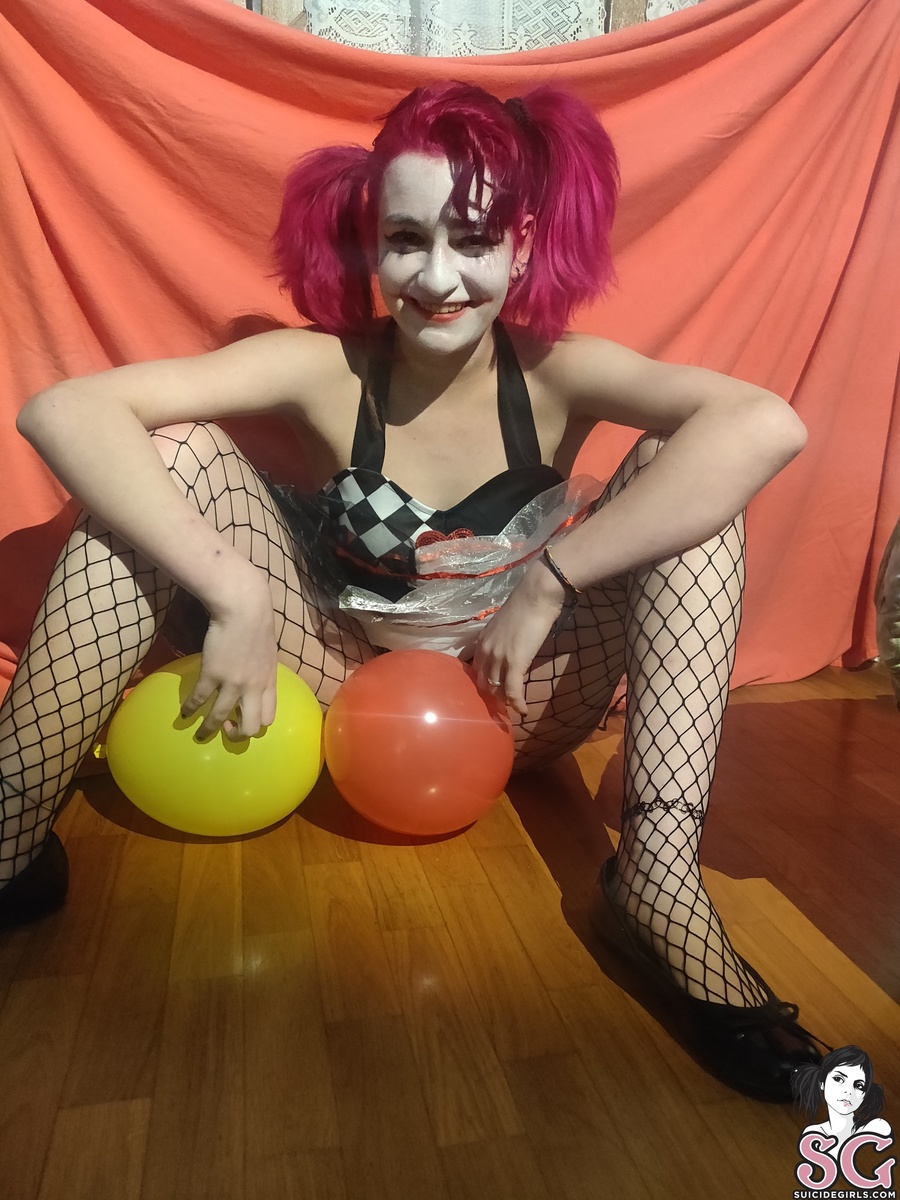 miinimuu-creepysexyclown-13.jpg