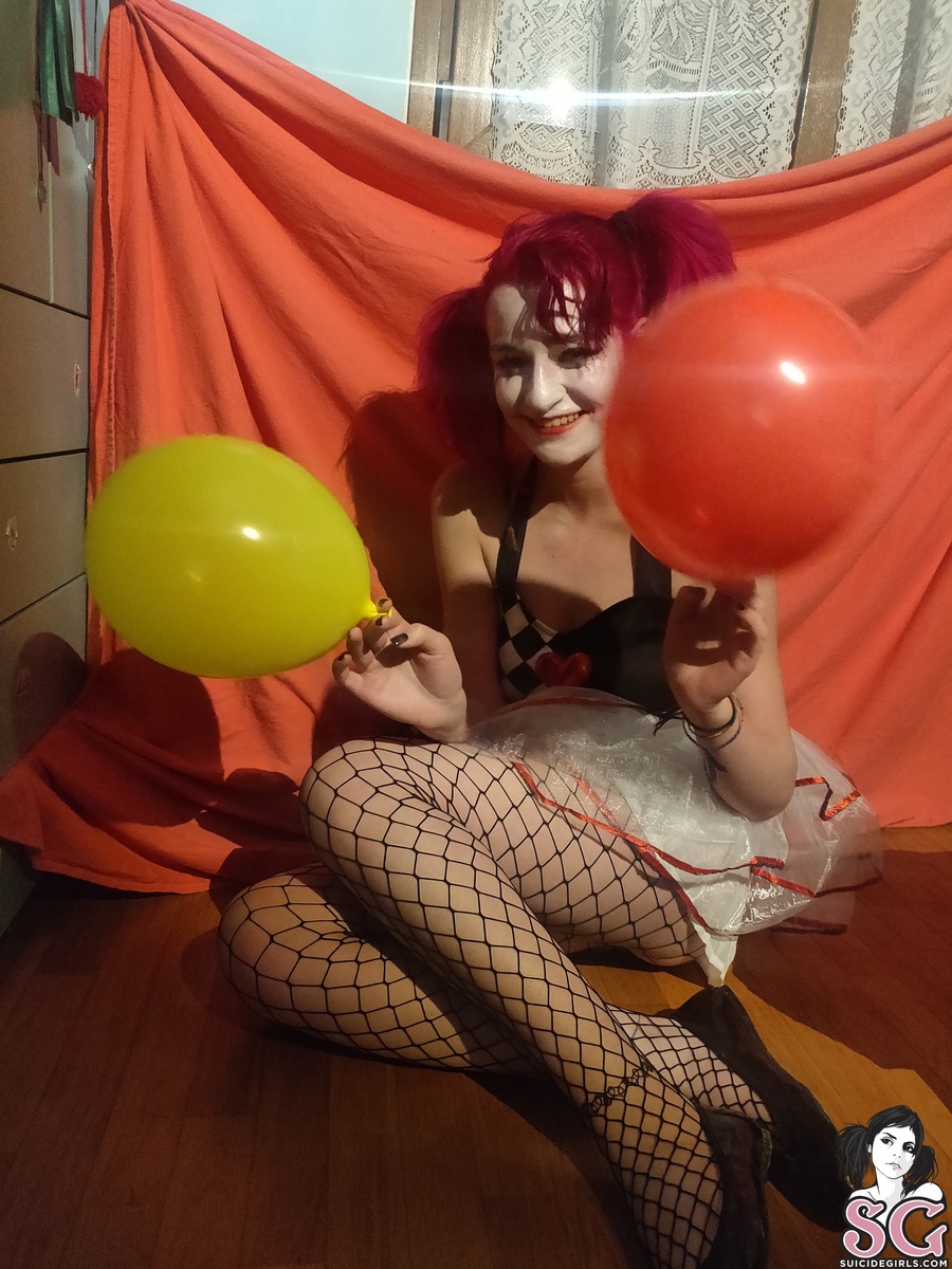 miinimuu-creepysexyclown-17.jpg