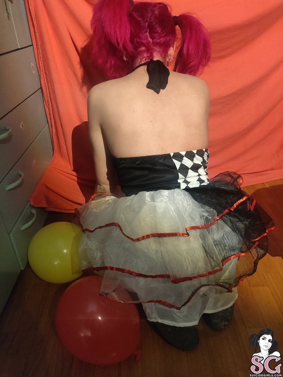 miinimuu-creepysexyclown-19.jpg