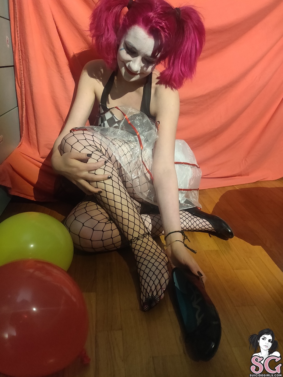 miinimuu-creepysexyclown-23.jpg