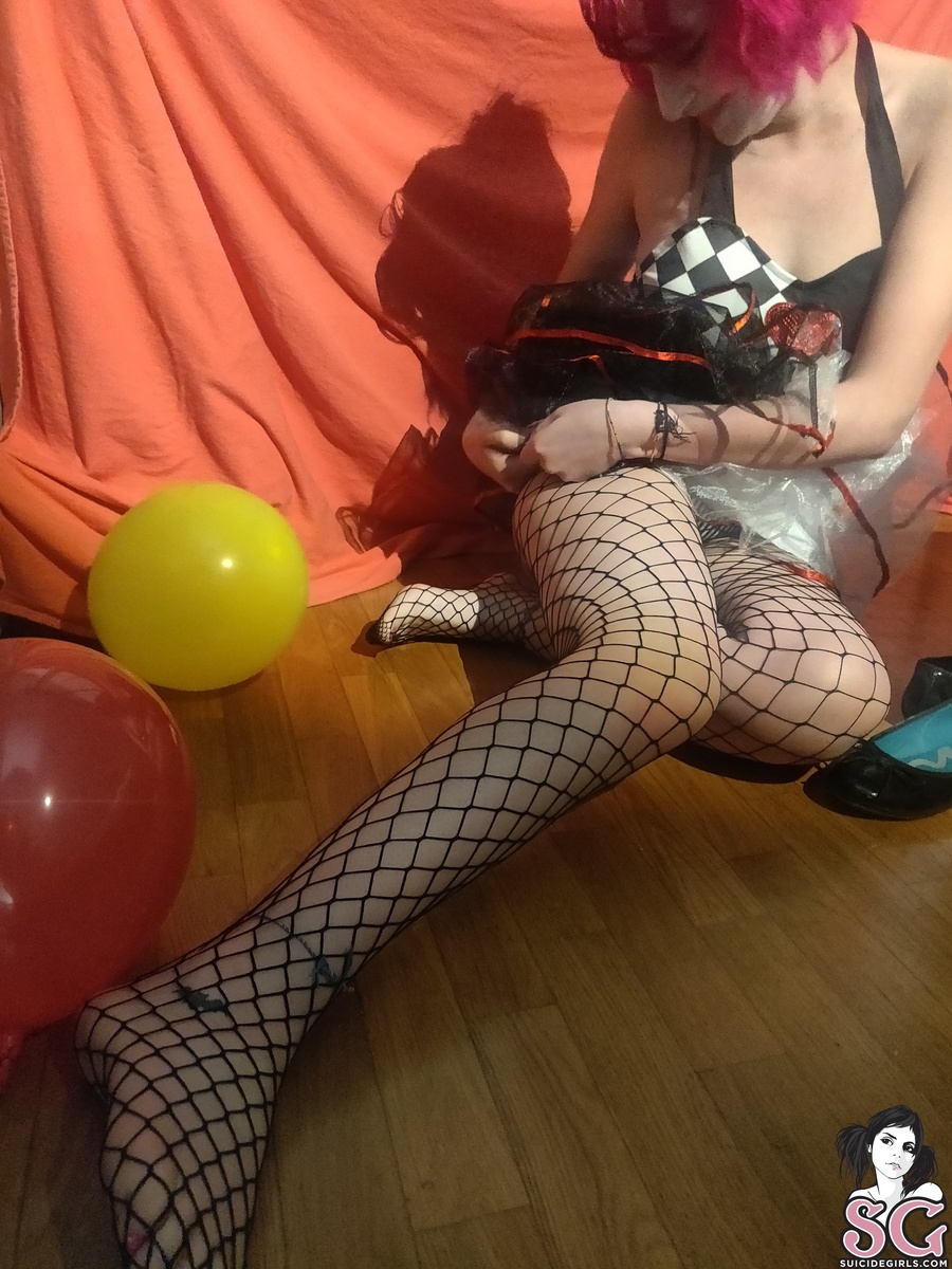 miinimuu-creepysexyclown-33.jpg