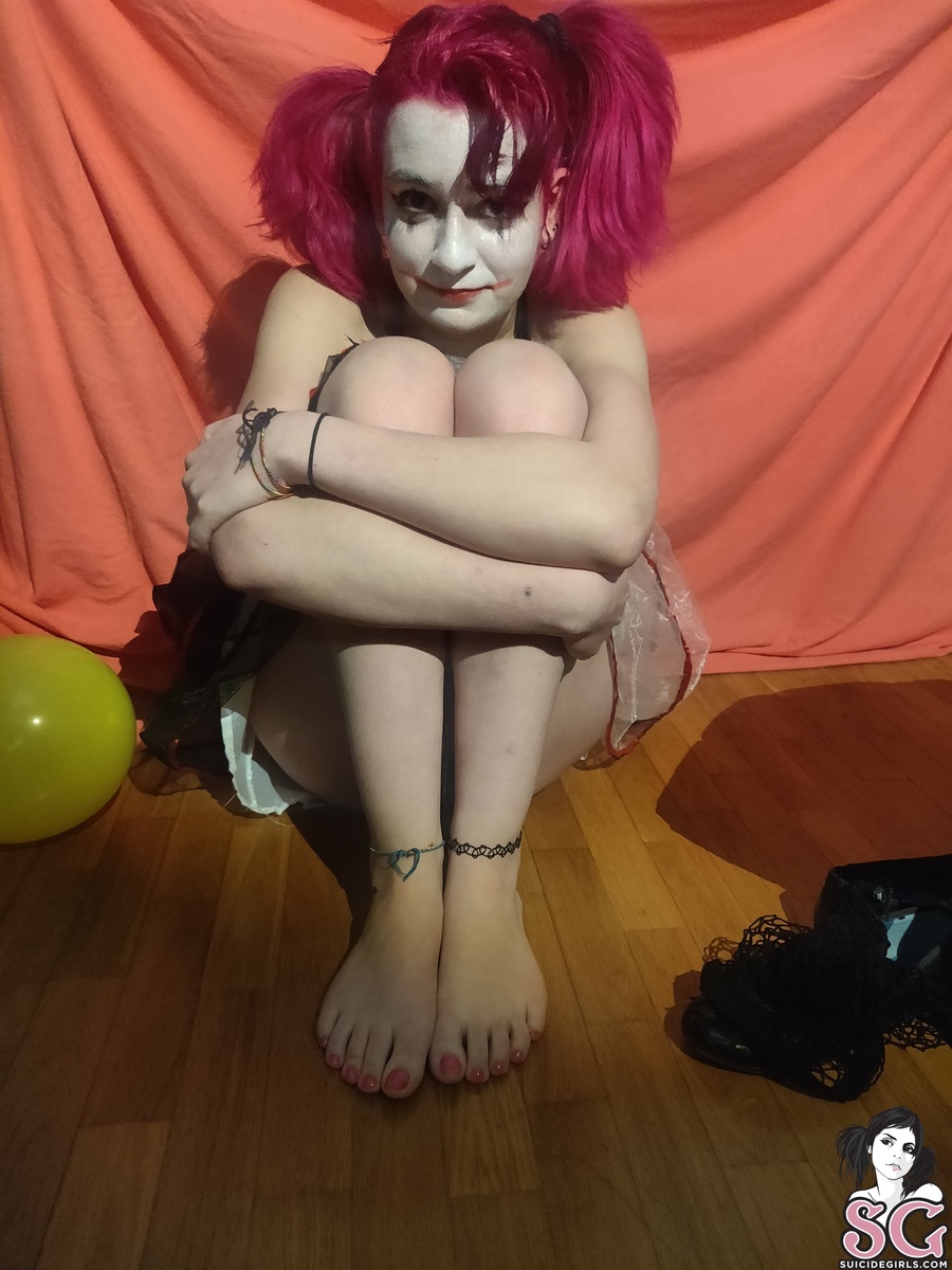 miinimuu-creepysexyclown-39.jpg