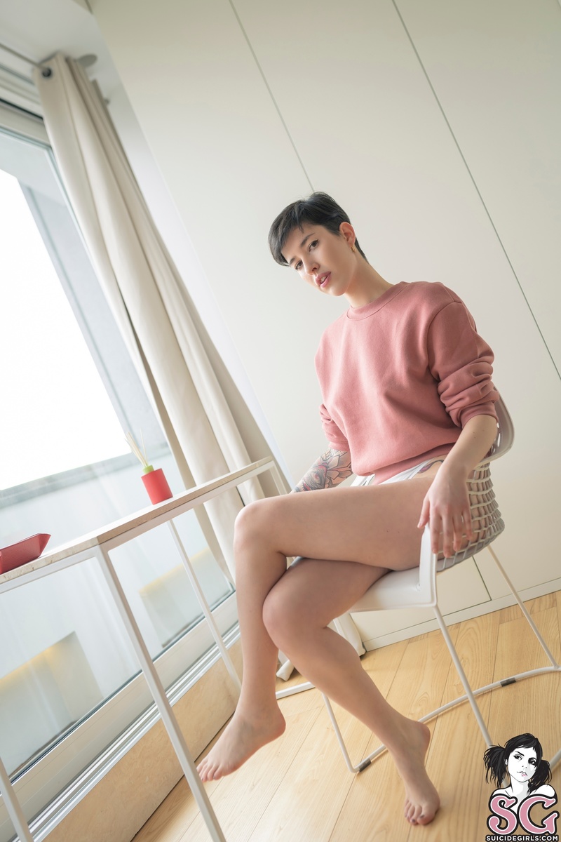 bogia-chillinginpink-01.jpg