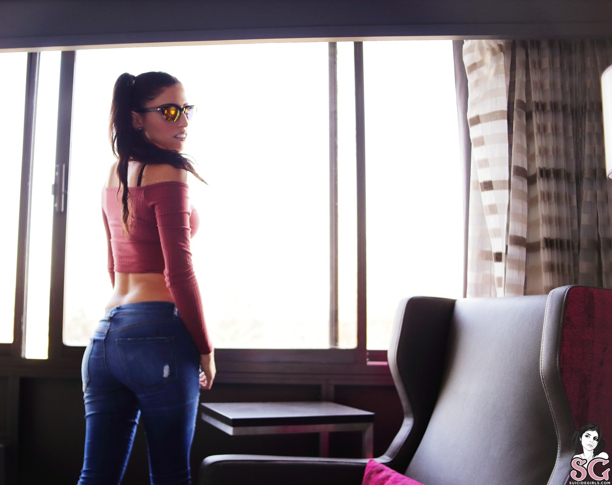nikkiee-nikkieislit-07.jpg