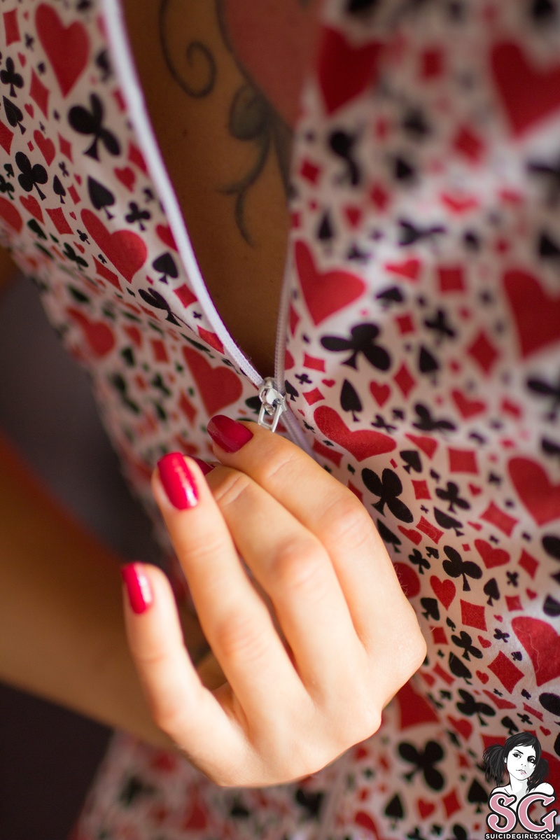 felicity-queenofhearts-09.jpg