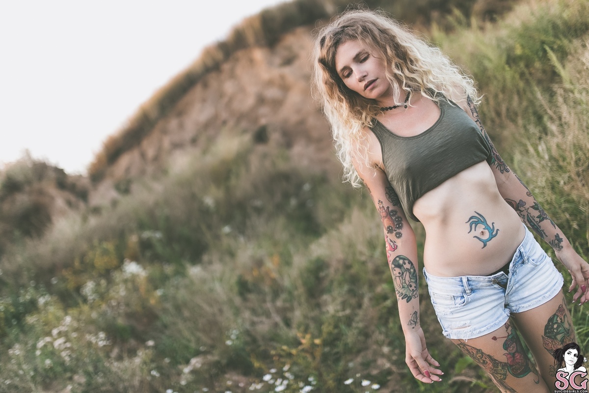 yayavader-dirtyfield-01.jpg