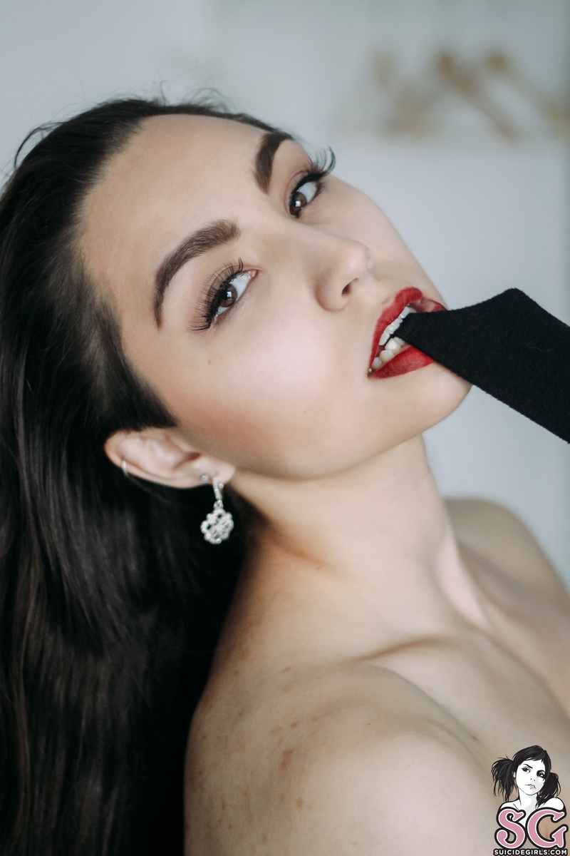 bethanny-homealone-11.jpg