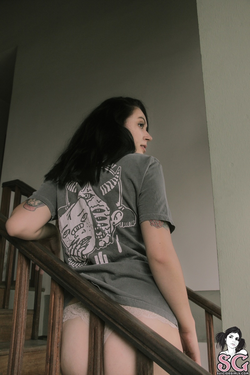 britta-morningwoodstairs-03.jpg