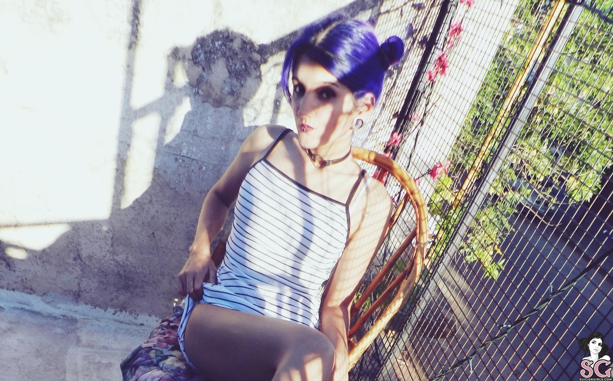 suirensuicide-outsider-01.jpg