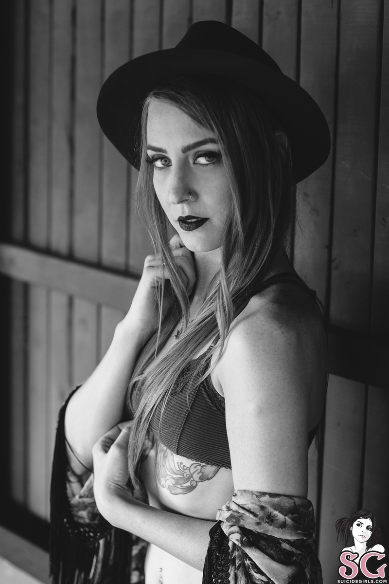 rada-golddustwoman-09.jpg