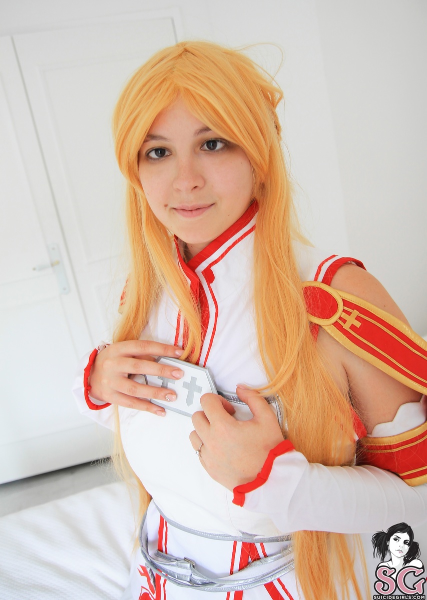 latias-asunasroomonthe22ndfloor-03.jpg
