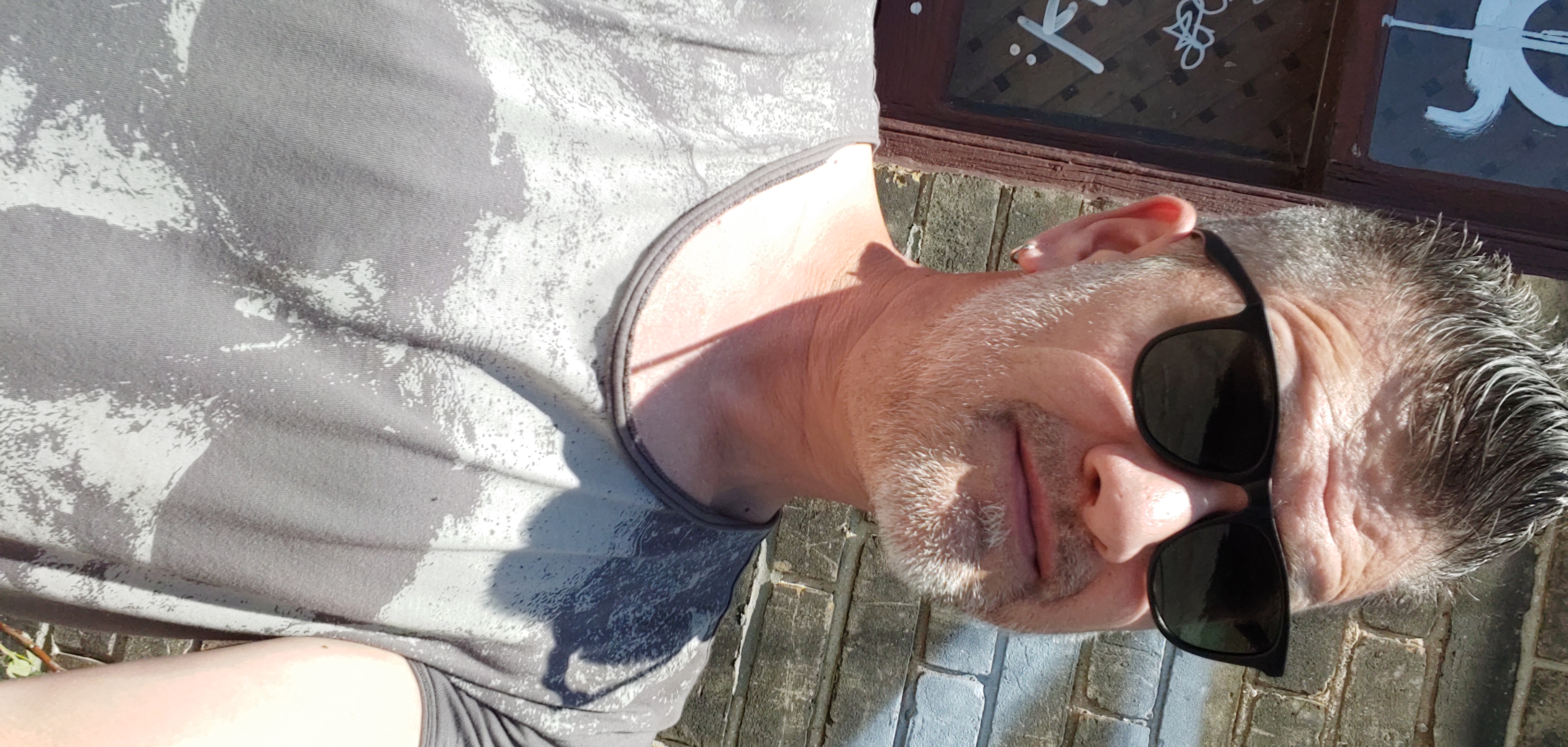 Sunny Skull Shirt Selfie