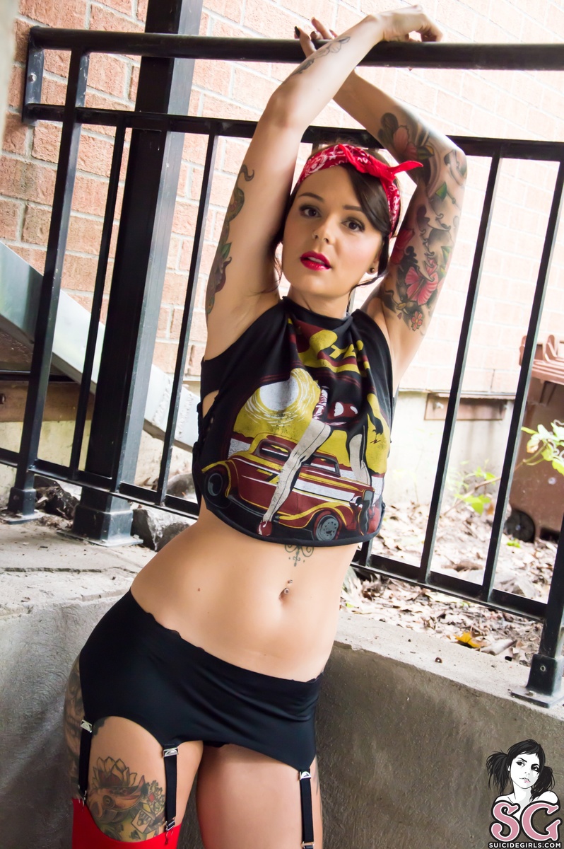 annoir-sharpdressed-01.jpg