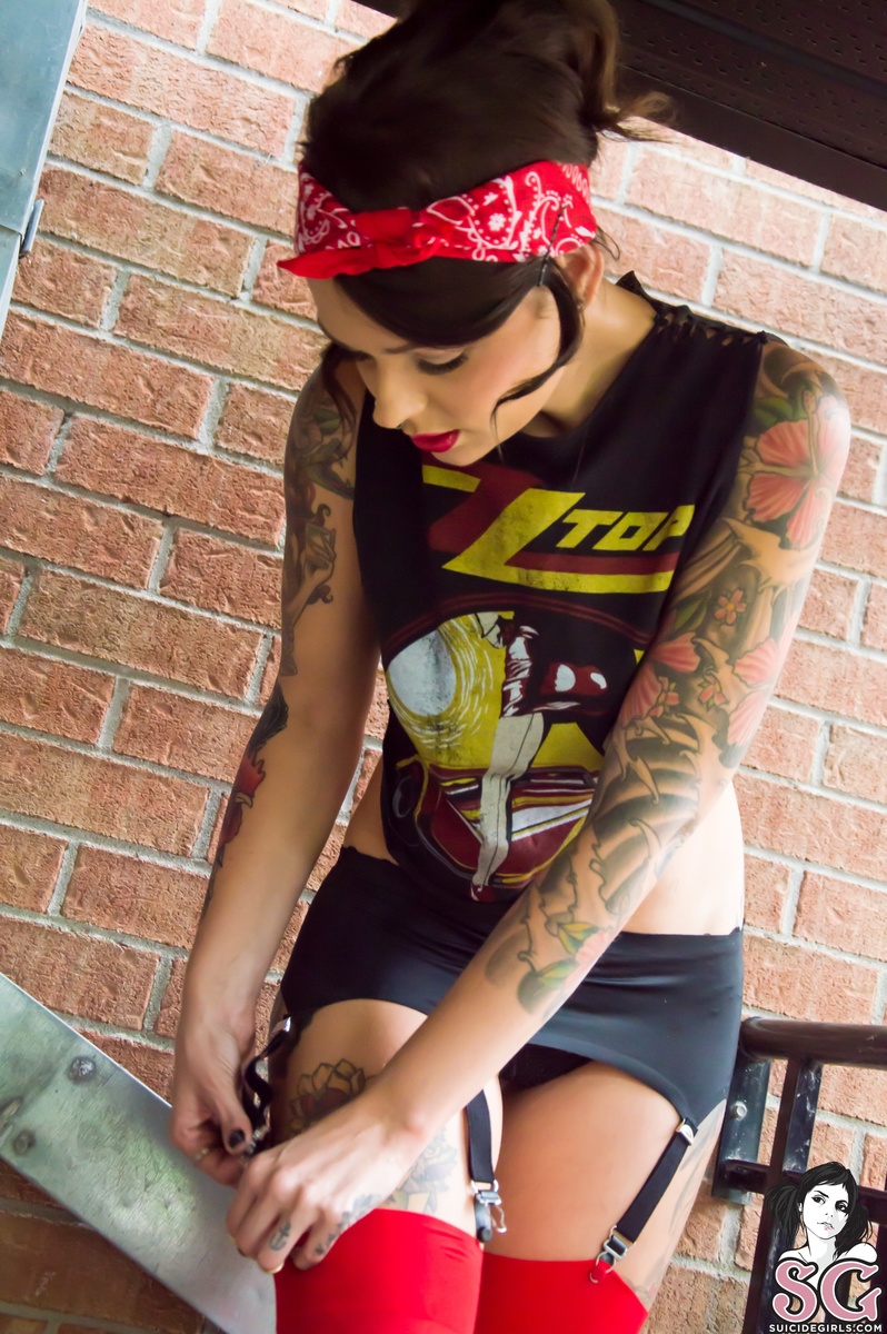 annoir-sharpdressed-05.jpg