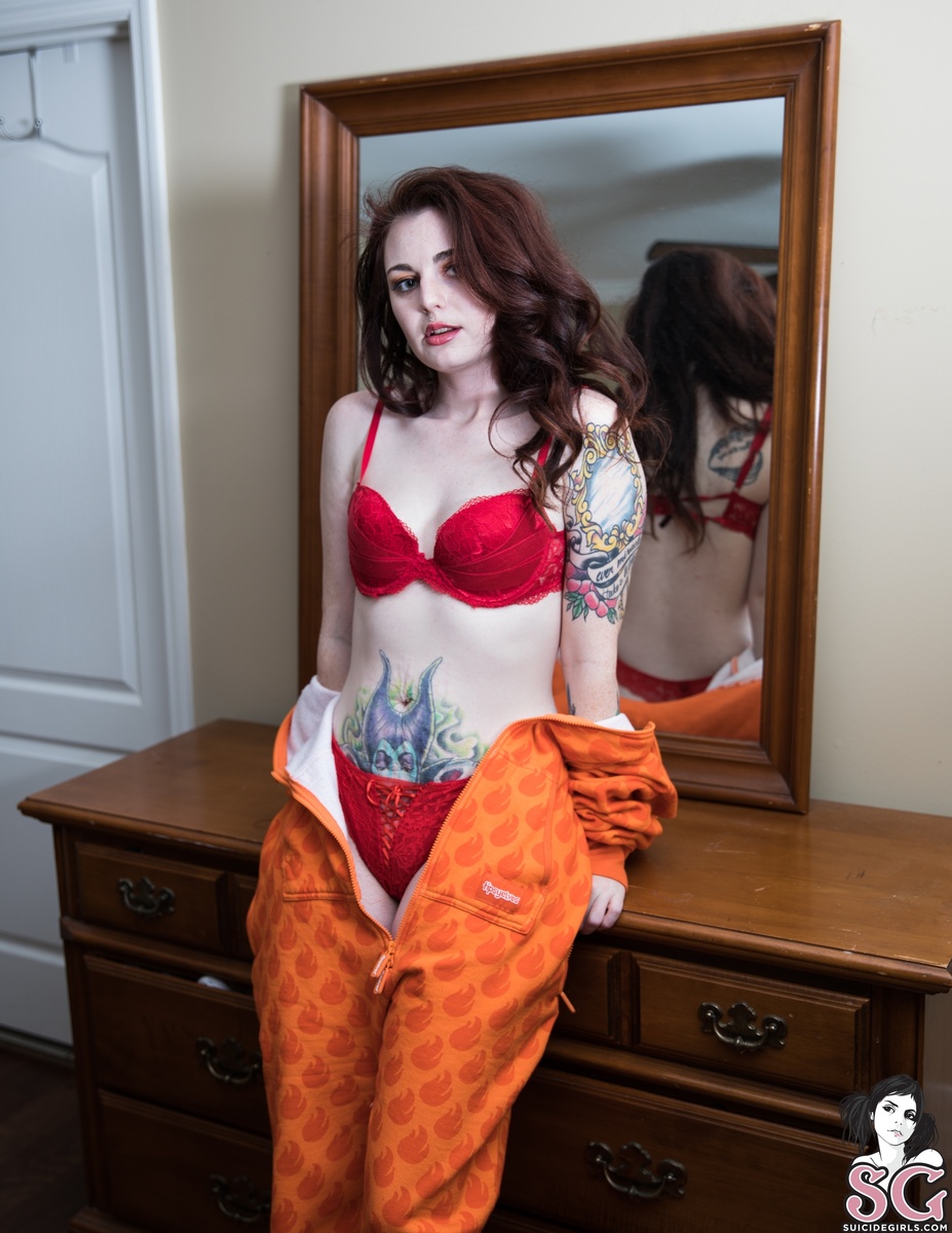 littlered2493-spicyhot-03.jpg