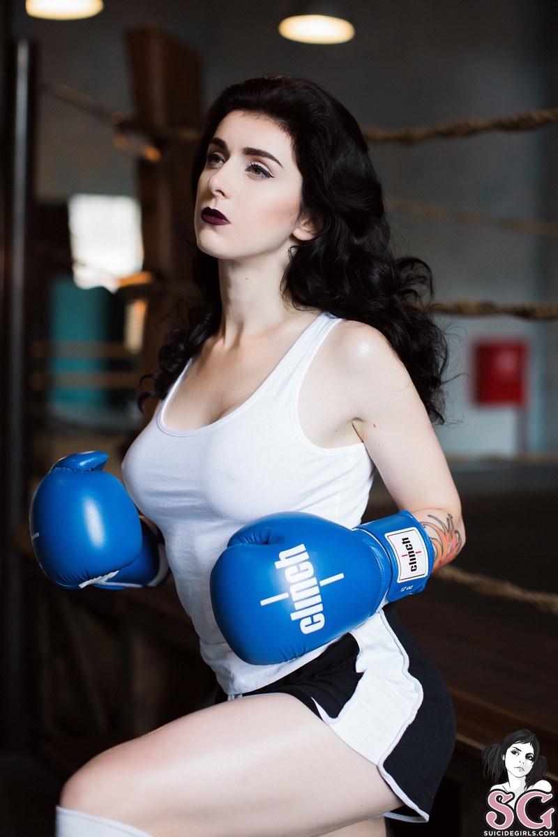 elliemouse-girlfight-01.jpg