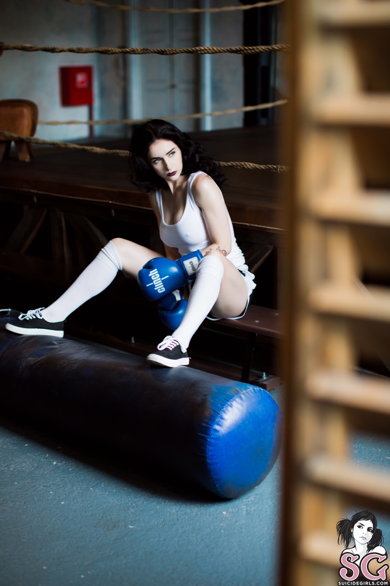 elliemouse-girlfight-07.jpg